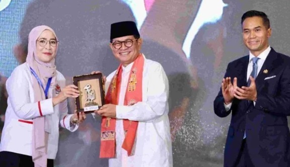Beri Kontribusi Besar, Ketua Kadin DKI Jakarta Diana Dewi Terima Apresiasi dari Gubernur DKI Jakarta